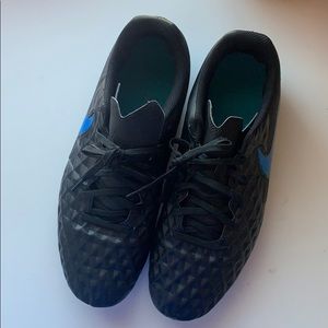 Outdoor soccer cleats